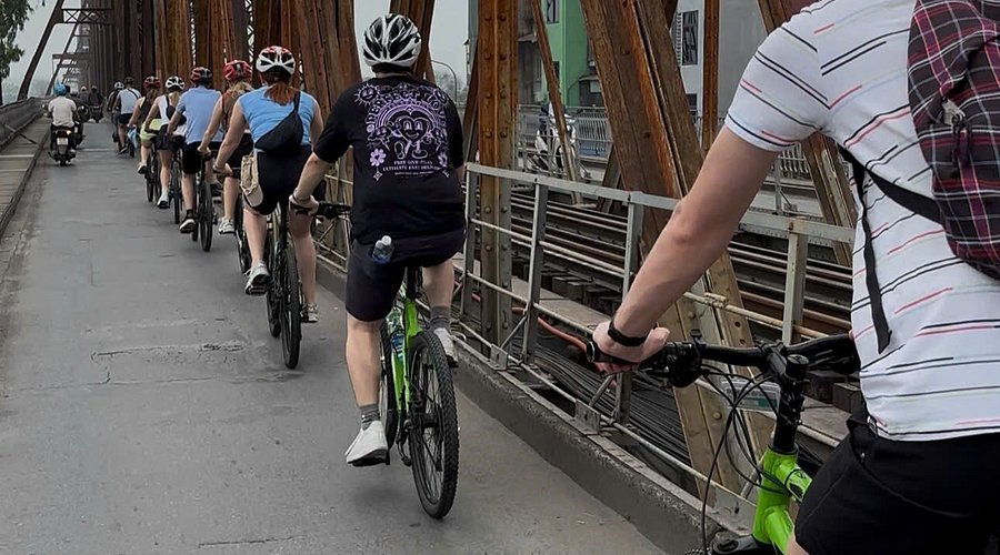Electric Bike Tour Hanoi: Ancient Co Loa Citadel Day Trip